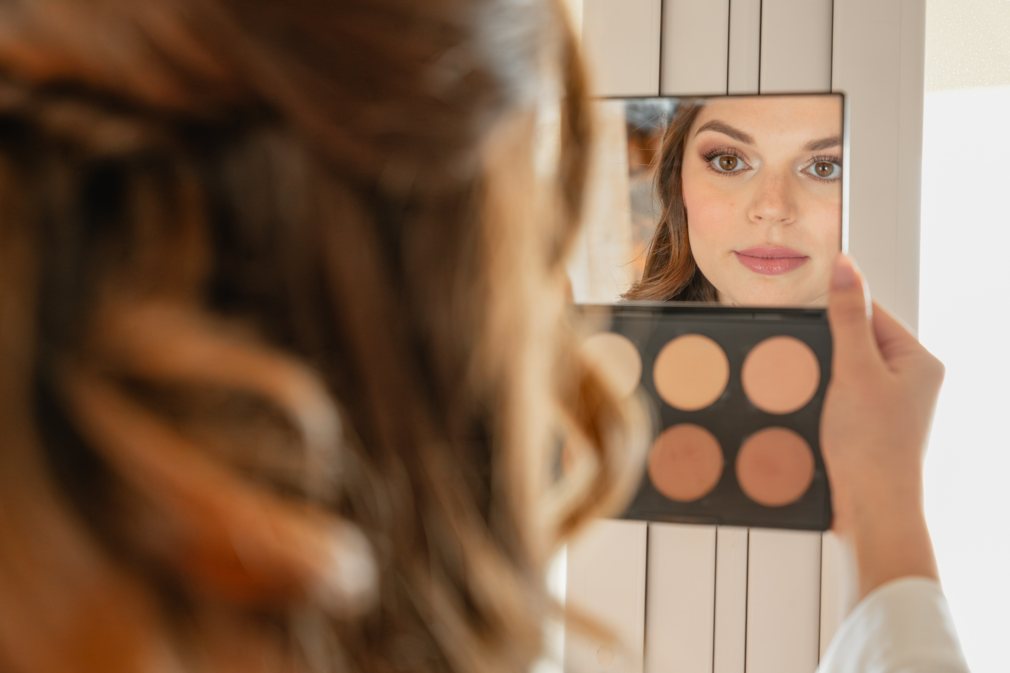 Bride looking in mirror during wedding preparation in Italy, faith-based Christian wedding planner Andreea Ortiz